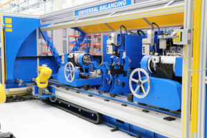 Driveshaft balancing machines